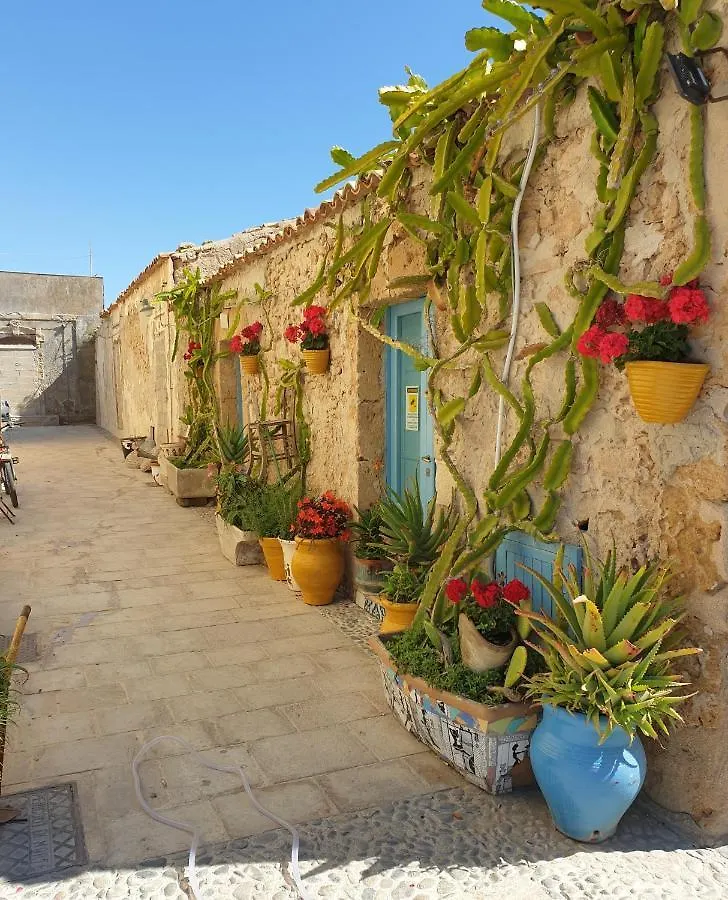 B&B L'Uliveto Rooms & Pool Marzamemi Bed & Breakfast